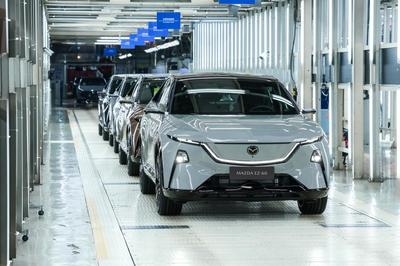 馬自達EZ-60雙喜臨門，榮膺“2025中國十佳車身”及“最佳材料獎”